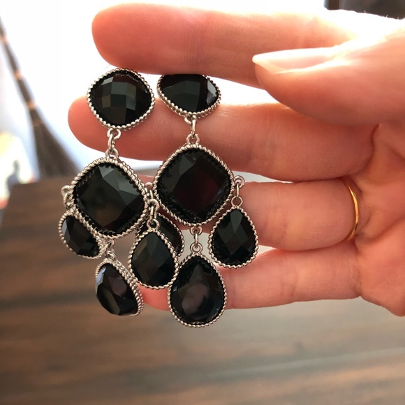 Jewelry - WHBM black dangly earrings